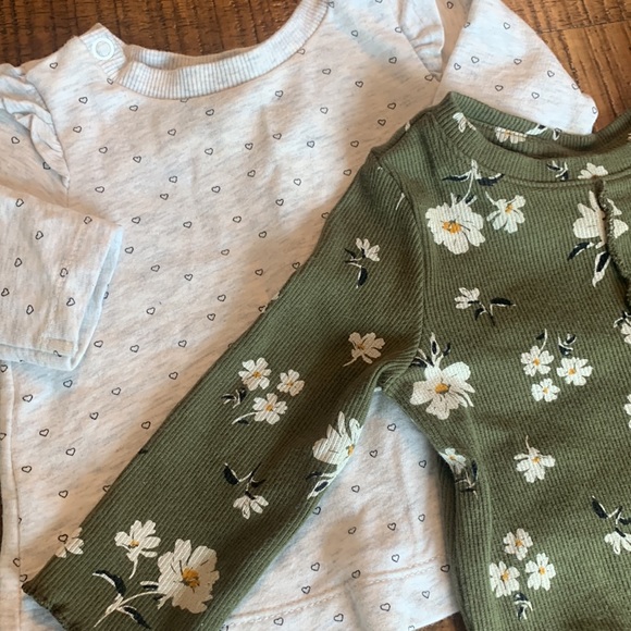 Set of 2 long sleeve baby shirt🌼 - Picture 2 of 5